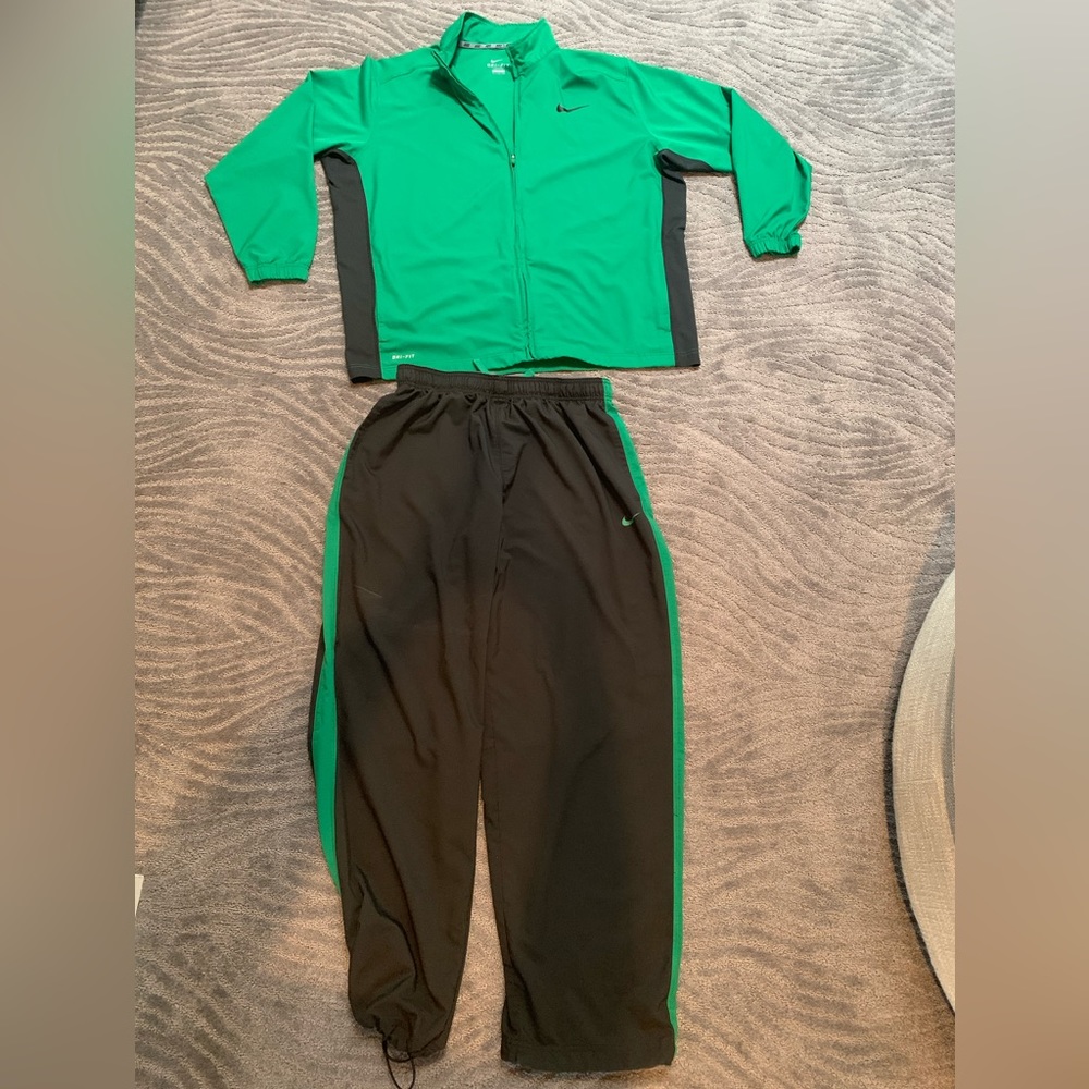NIKE Brand Dri Fit 2pc athletic warmup/jogger suit